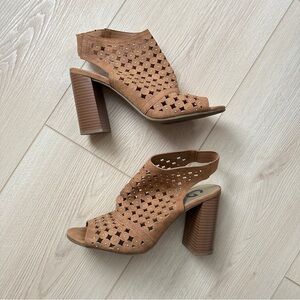 Stylish Tan Heeled Sandals